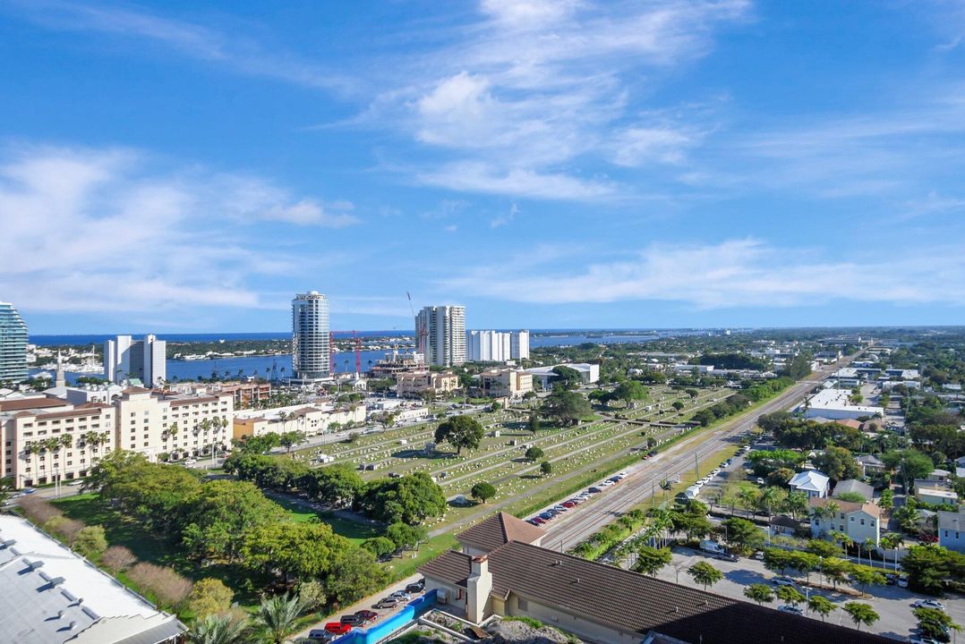 Active With Contract: $899,000 (2 beds, 2 baths, 1192 Square Feet)