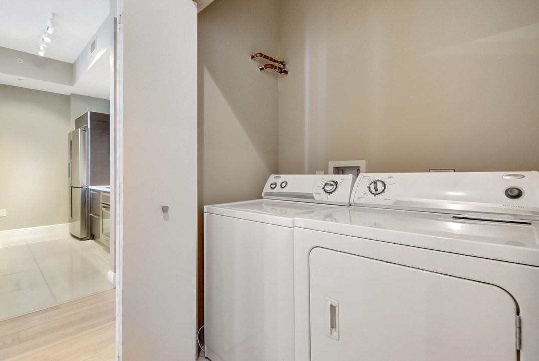 Active With Contract: $899,000 (2 beds, 2 baths, 1192 Square Feet)