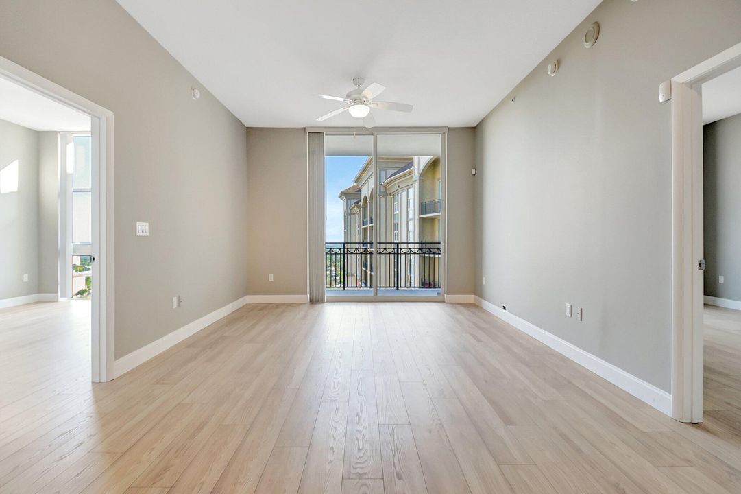 Active With Contract: $899,000 (2 beds, 2 baths, 1192 Square Feet)