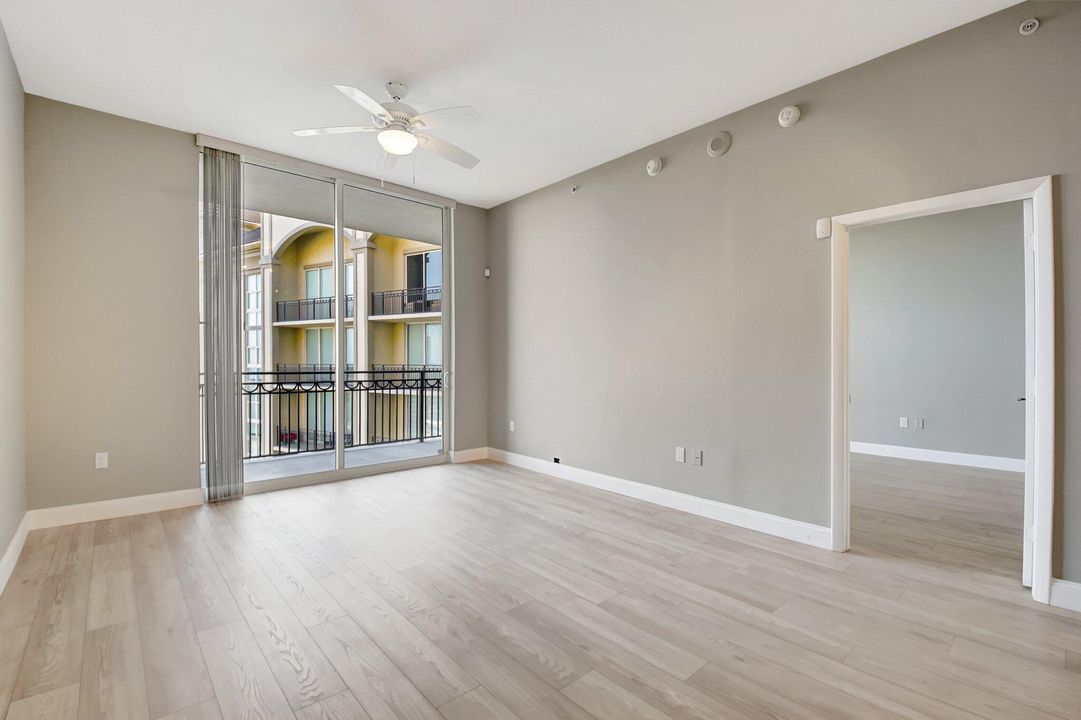 Active With Contract: $899,000 (2 beds, 2 baths, 1192 Square Feet)