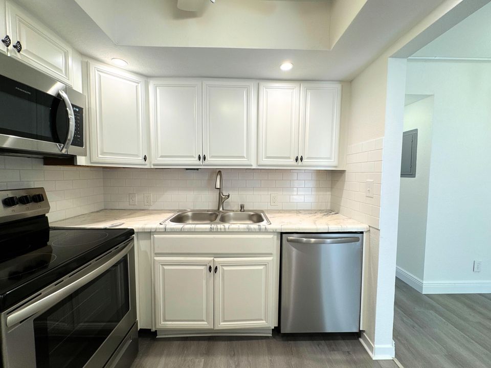 For Sale: $83,999 (1 beds, 1 baths, 600 Square Feet)