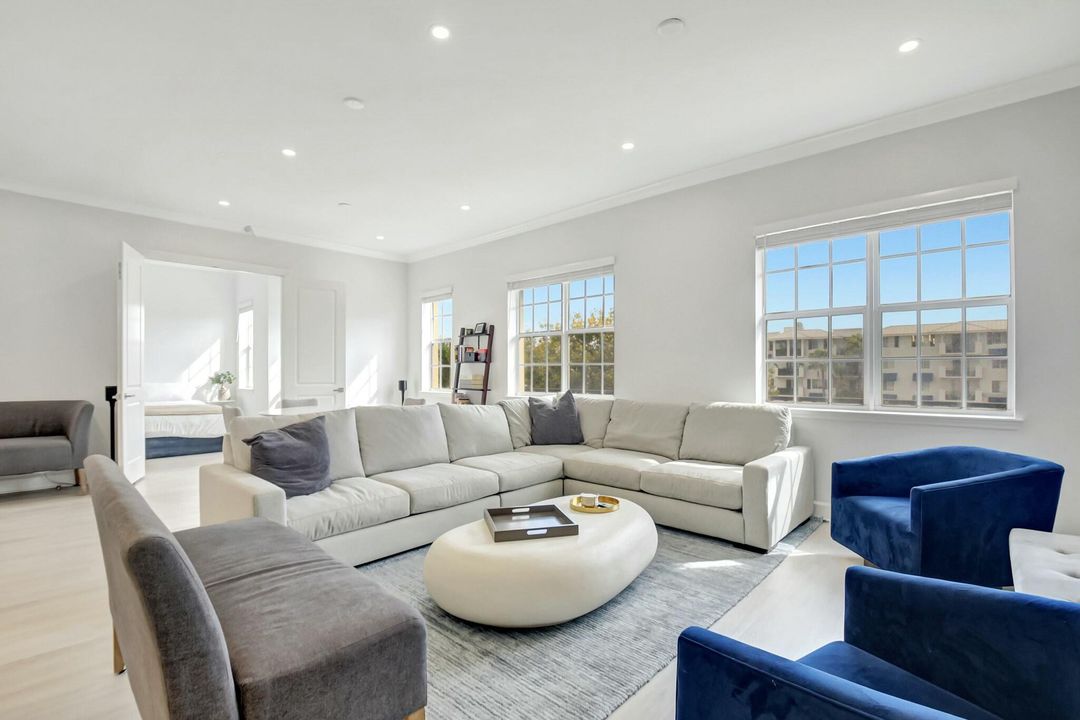 Vendido Recientemente: $1,499,000 (3 camas, 3 baños, 2122 Pies cuadrados)