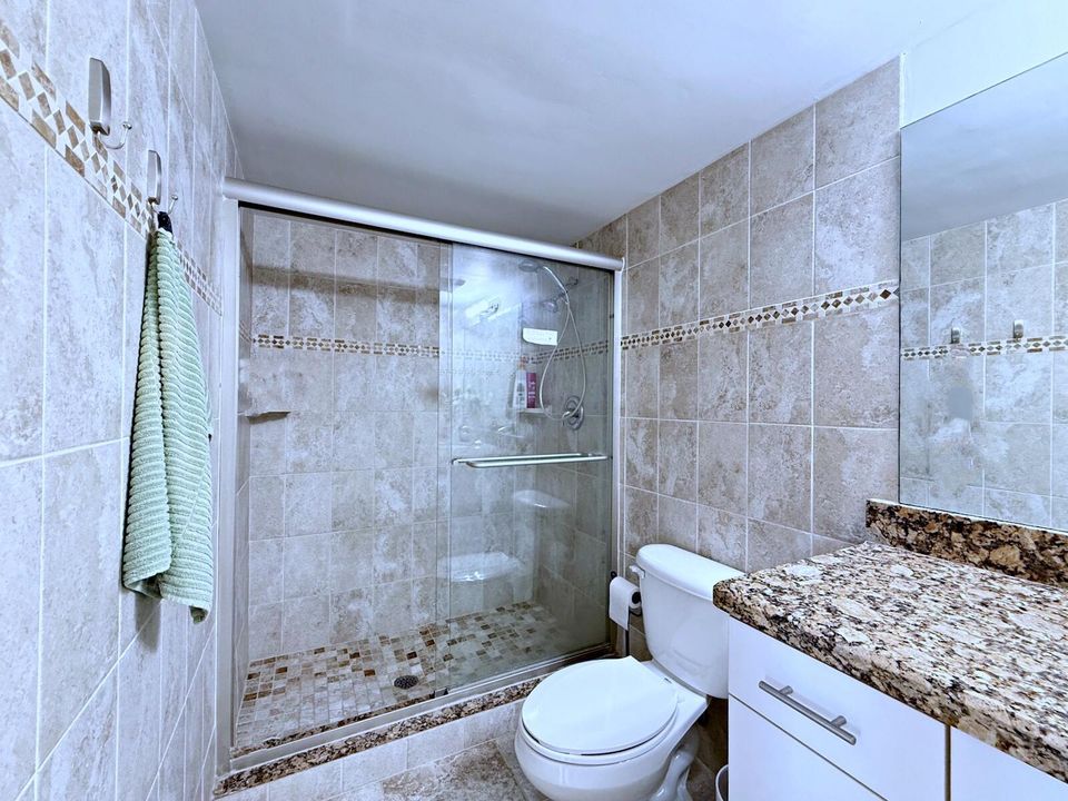 Active With Contract: $7,000 (1 beds, 2 baths, 1224 Square Feet)