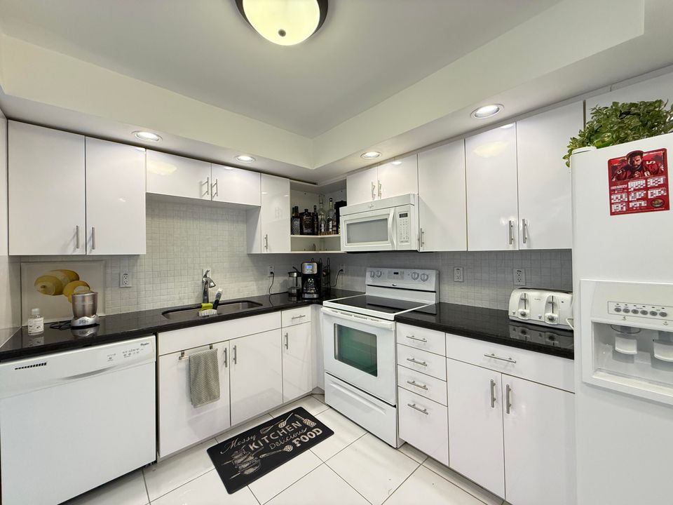 Active With Contract: $7,000 (1 beds, 2 baths, 1224 Square Feet)
