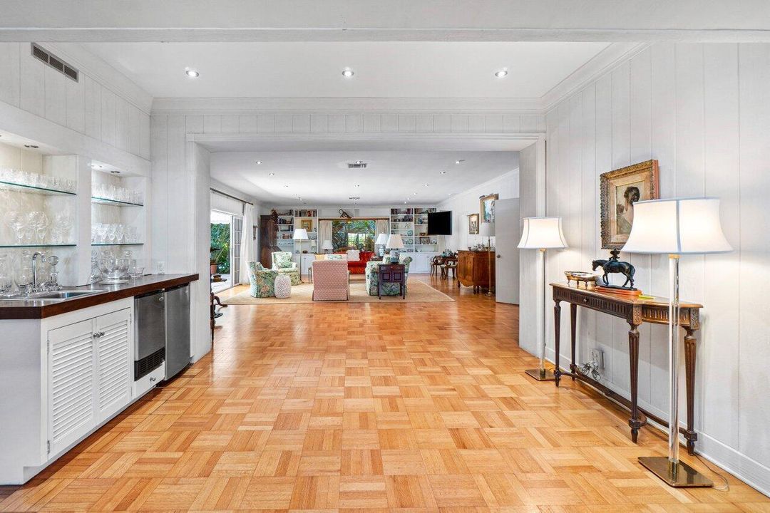 Active With Contract: $8,500,000 (5 beds, 5 baths, 4003 Square Feet)