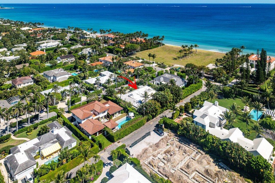 Active With Contract: $8,500,000 (5 beds, 5 baths, 4003 Square Feet)