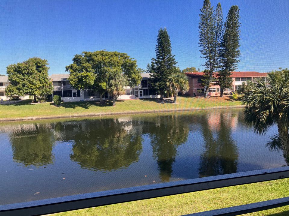 For Sale: $58,900 (1 beds, 1 baths, 646 Square Feet)