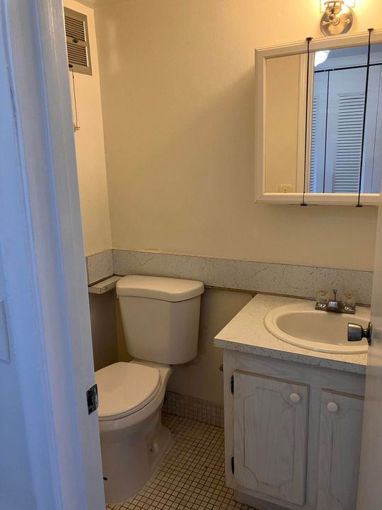 For Sale: $58,900 (1 beds, 1 baths, 646 Square Feet)