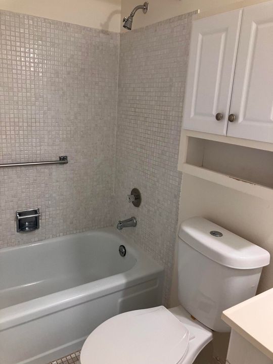 For Sale: $58,900 (1 beds, 1 baths, 646 Square Feet)