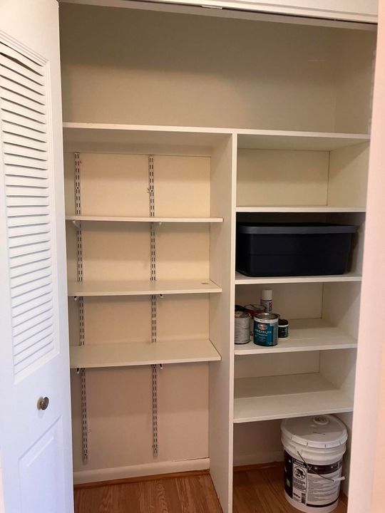 For Sale: $58,900 (1 beds, 1 baths, 646 Square Feet)