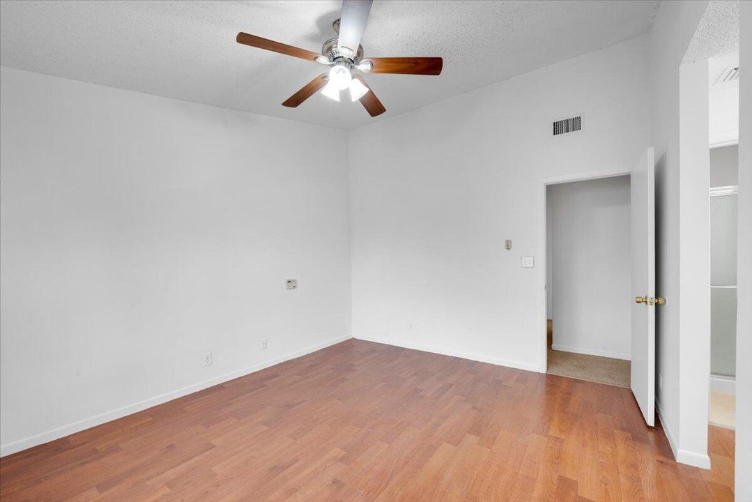 En Venta: $270,000 (2 camas, 2 baños, 1224 Pies cuadrados)