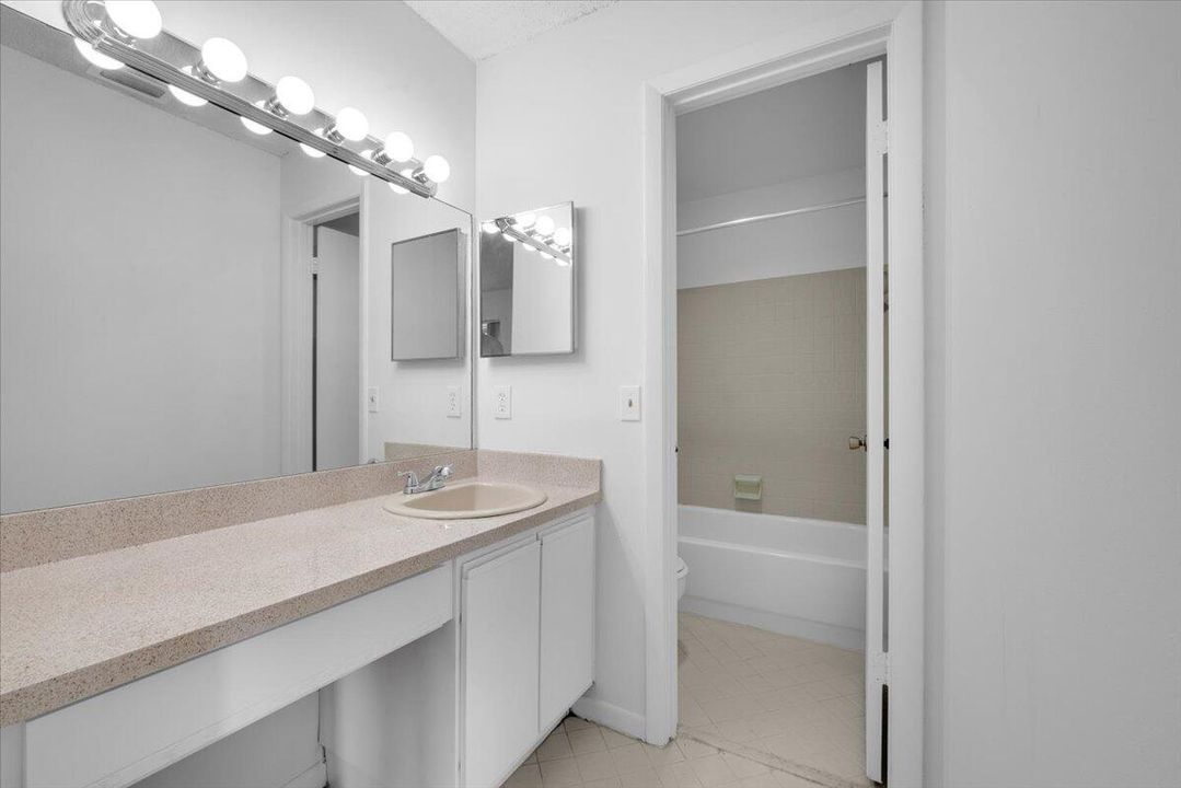 En Venta: $270,000 (2 camas, 2 baños, 1224 Pies cuadrados)