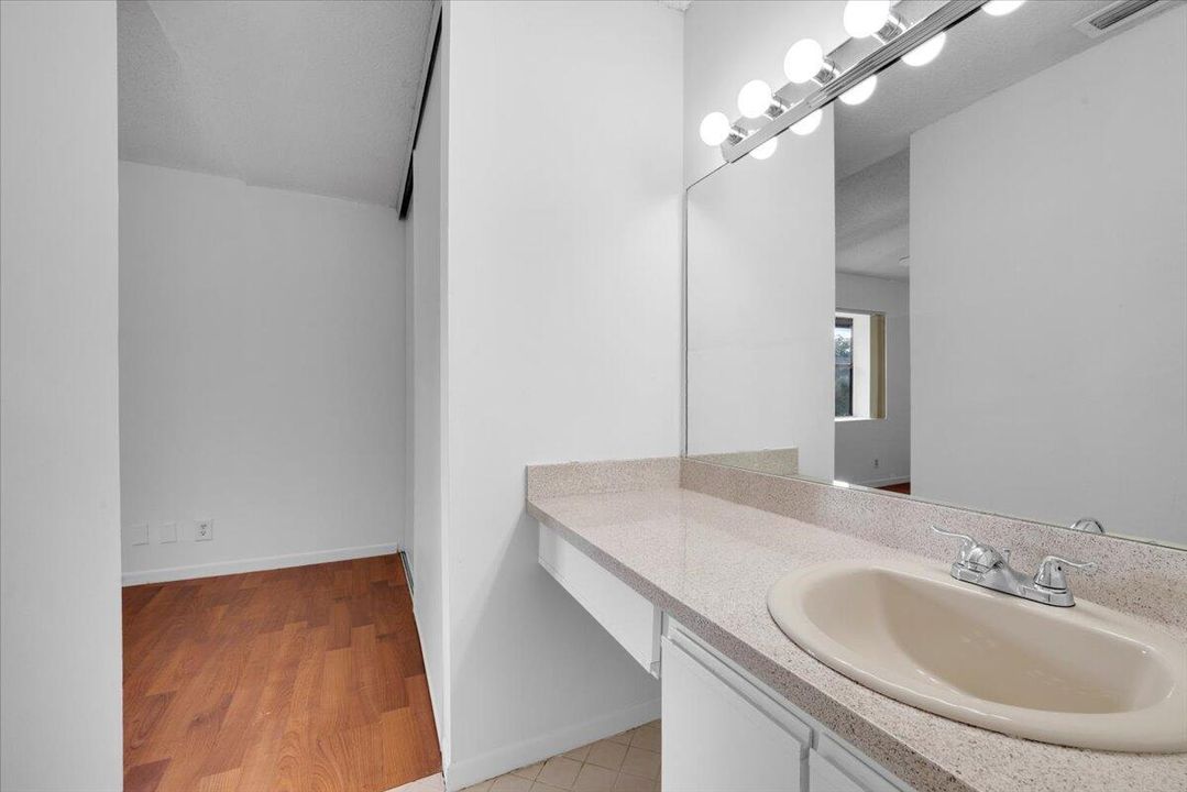 En Venta: $270,000 (2 camas, 2 baños, 1224 Pies cuadrados)