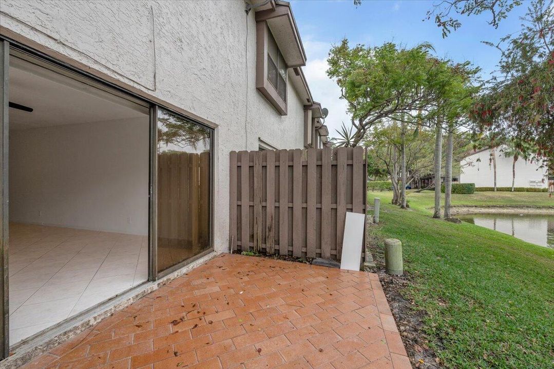 En Venta: $270,000 (2 camas, 2 baños, 1224 Pies cuadrados)