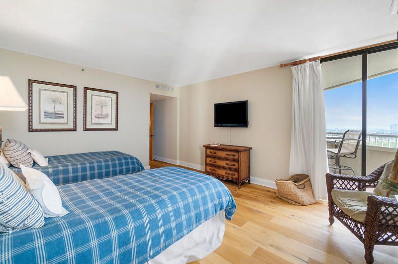 Active With Contract: $7,250 (2 beds, 2 baths, 1804 Square Feet)