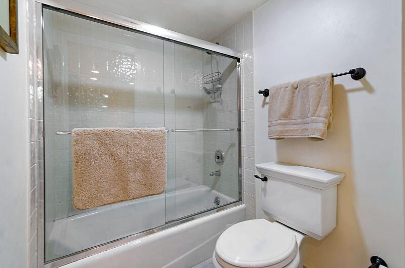 Active With Contract: $7,250 (2 beds, 2 baths, 1804 Square Feet)
