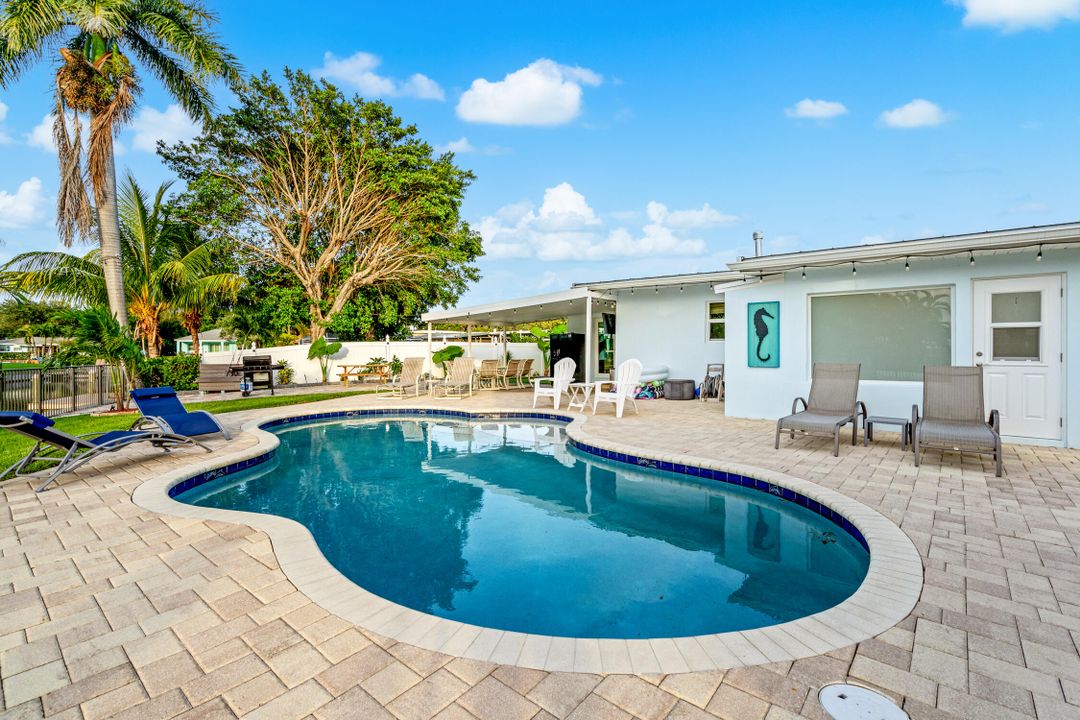 待售: $950,000 (4 贝兹, 3 浴室, 1955 平方英尺)