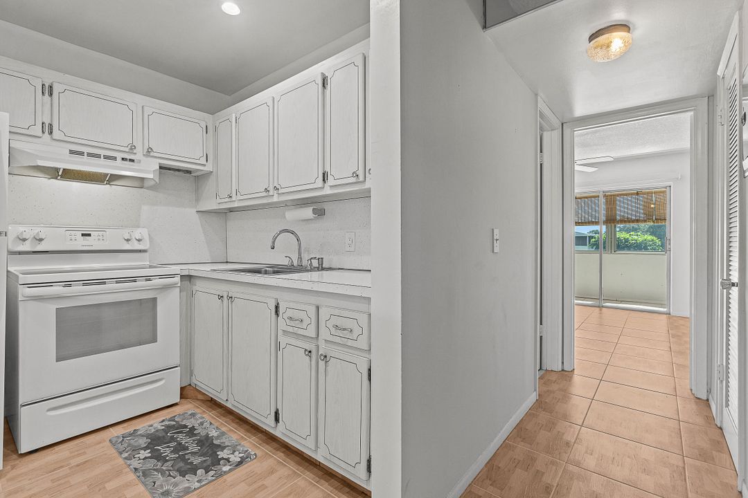 For Sale: $67,500 (1 beds, 1 baths, 570 Square Feet)