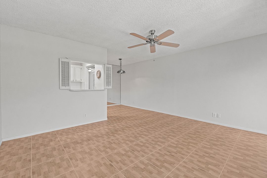 For Sale: $67,500 (1 beds, 1 baths, 570 Square Feet)