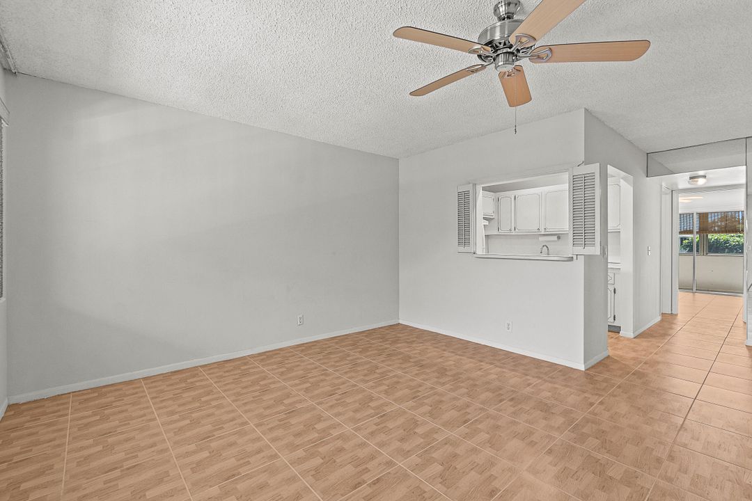 For Sale: $67,500 (1 beds, 1 baths, 570 Square Feet)