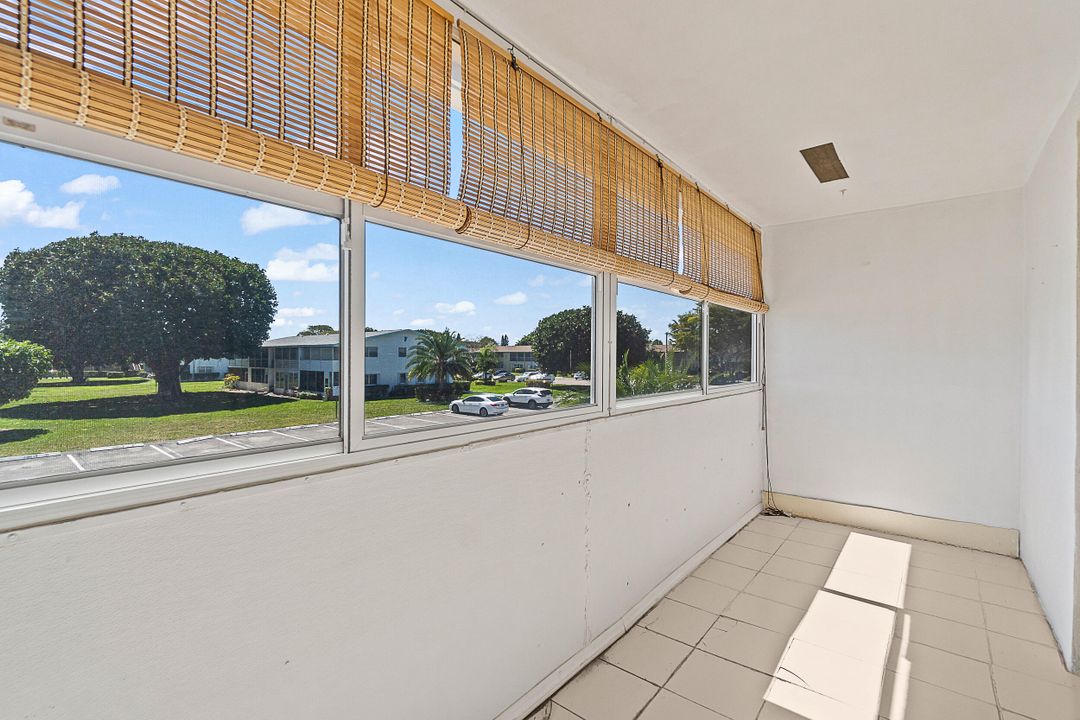 For Sale: $67,500 (1 beds, 1 baths, 570 Square Feet)