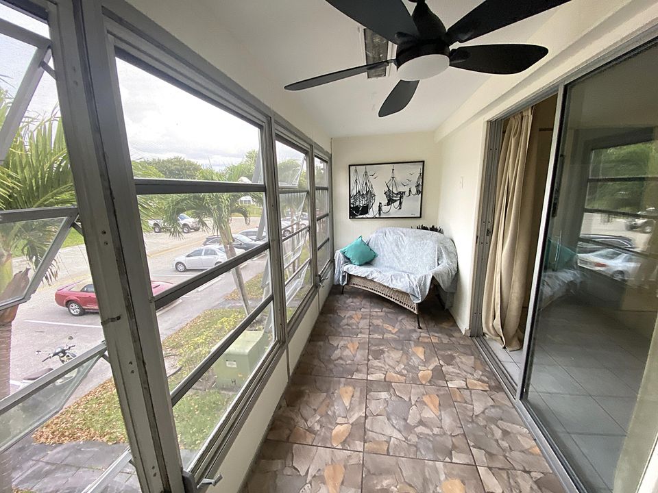 Под контрактом: $56,800 (1 спален, 1 ванн, 585 Квадратных фут)