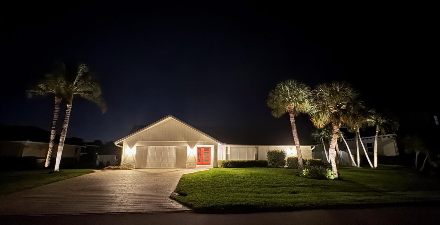 For Sale: $2,299,000 (4 beds, 2 baths, 2545 Square Feet)