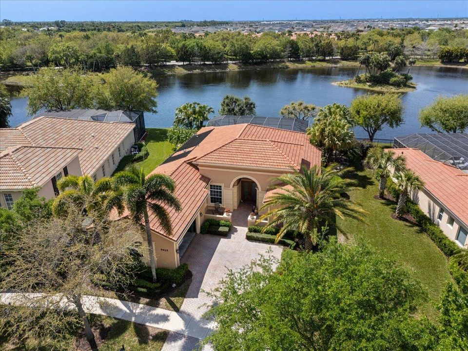 Active With Contract: $699,000 (4 beds, 3 baths, 2806 Square Feet)