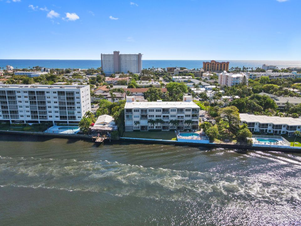 Active With Contract: $350,000 (2 beds, 2 baths, 950 Square Feet)