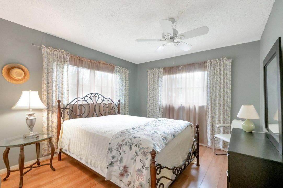 待售: $87,500 (2 贝兹, 2 浴室, 925 平方英尺)