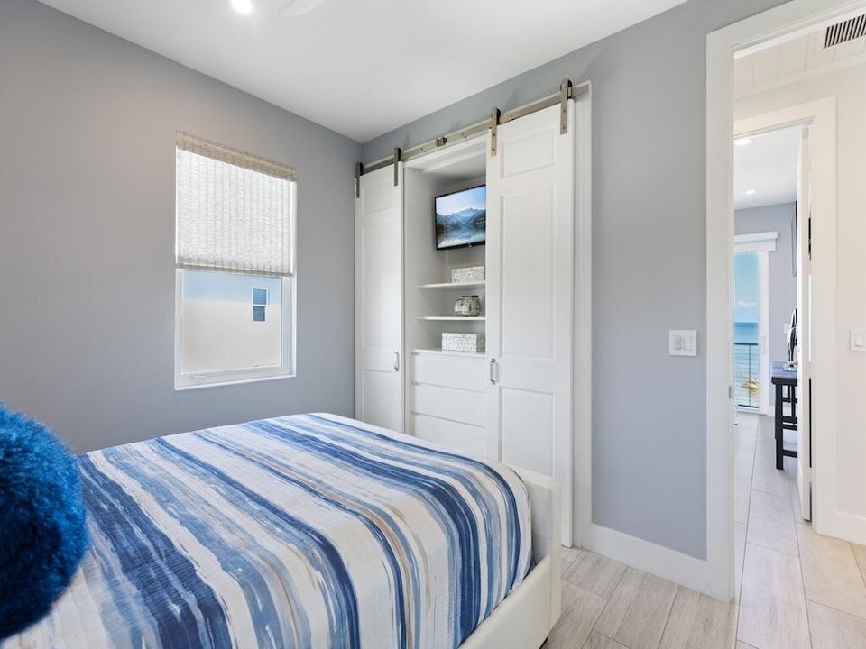 For Sale: $3,995,000 (4 beds, 4 baths, 2822 Square Feet)