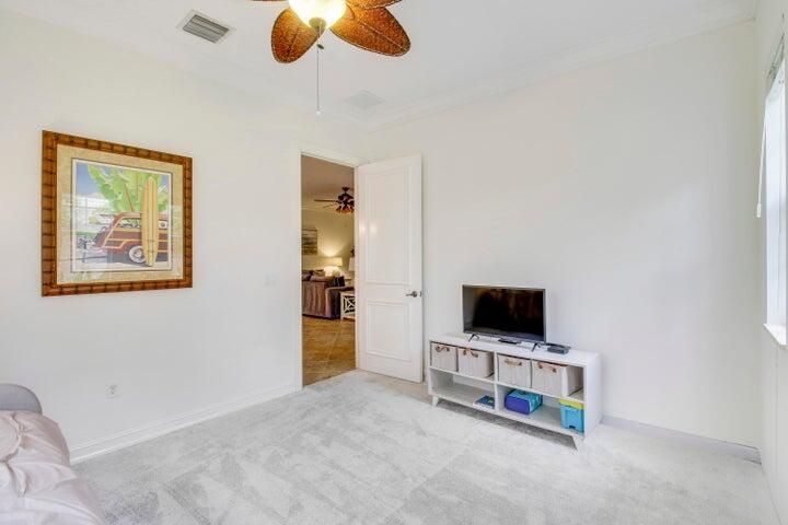 Activo con contrato: $12,000 (2 camas, 2 baños, 2396 Pies cuadrados)