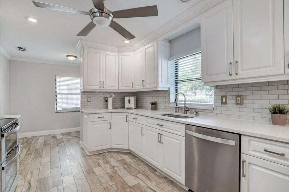 合同活跃: $6,700 (3 贝兹, 2 浴室, 1741 平方英尺)