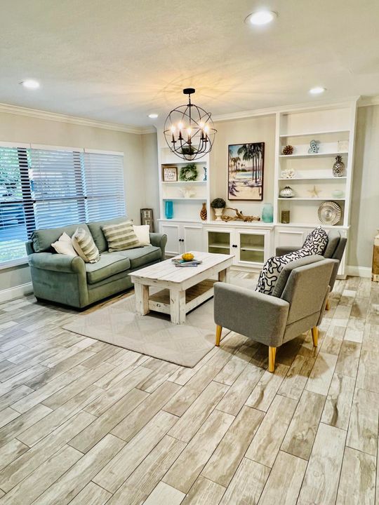 合同活跃: $6,700 (3 贝兹, 2 浴室, 1741 平方英尺)