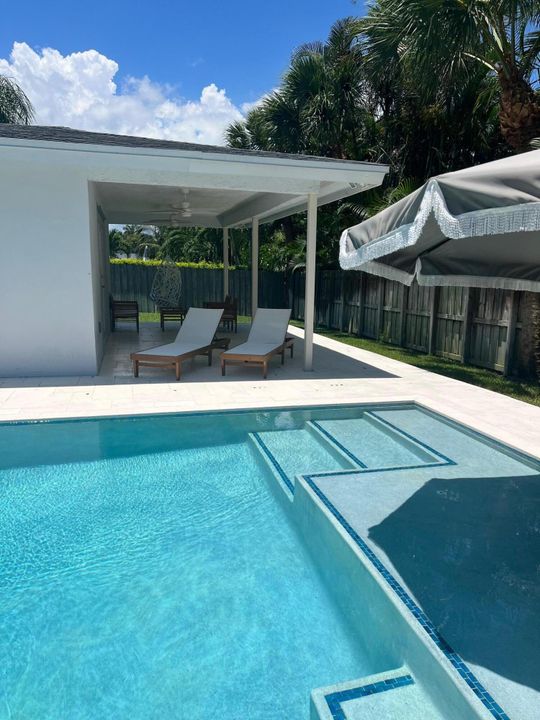 合同活跃: $6,700 (3 贝兹, 2 浴室, 1741 平方英尺)