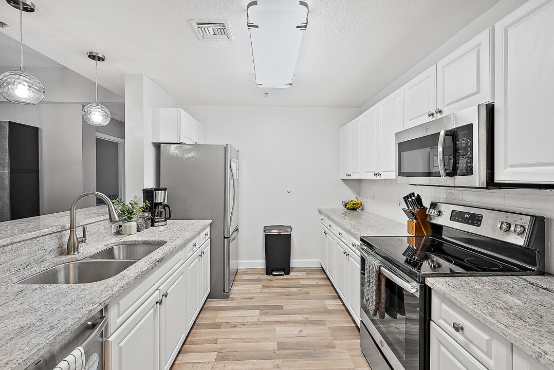 Active With Contract: $375,000 (2 beds, 2 baths, 1131 Square Feet)