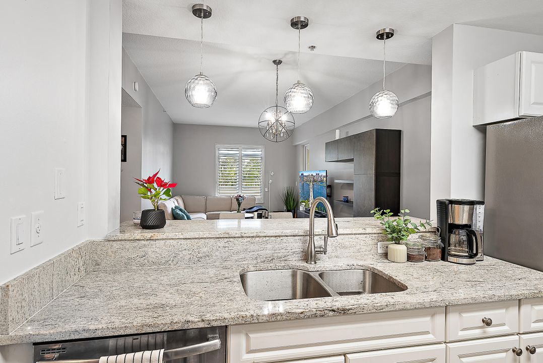 Active With Contract: $375,000 (2 beds, 2 baths, 1131 Square Feet)