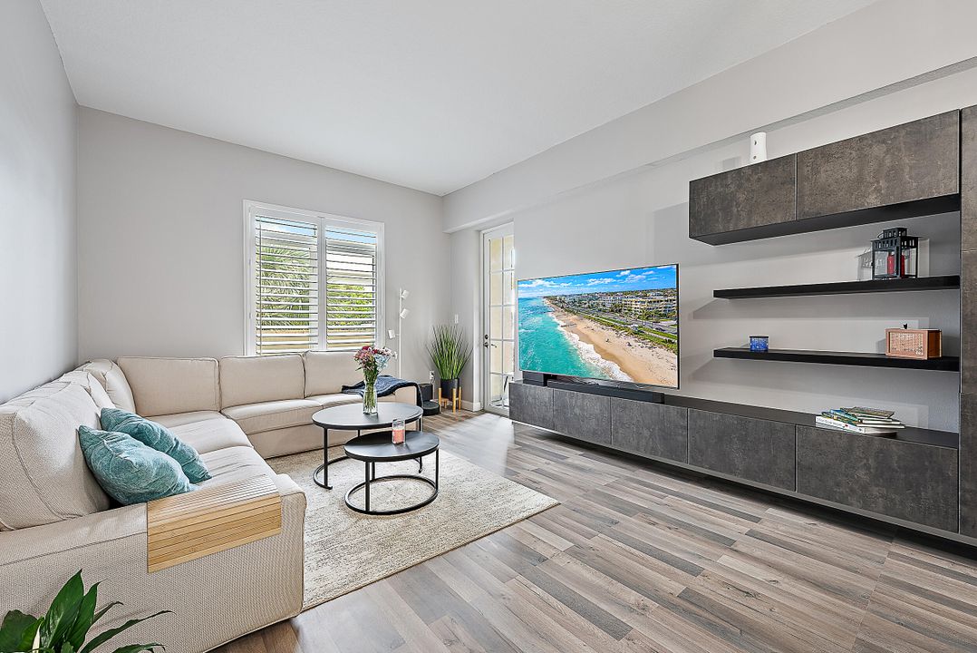 Active With Contract: $375,000 (2 beds, 2 baths, 1131 Square Feet)