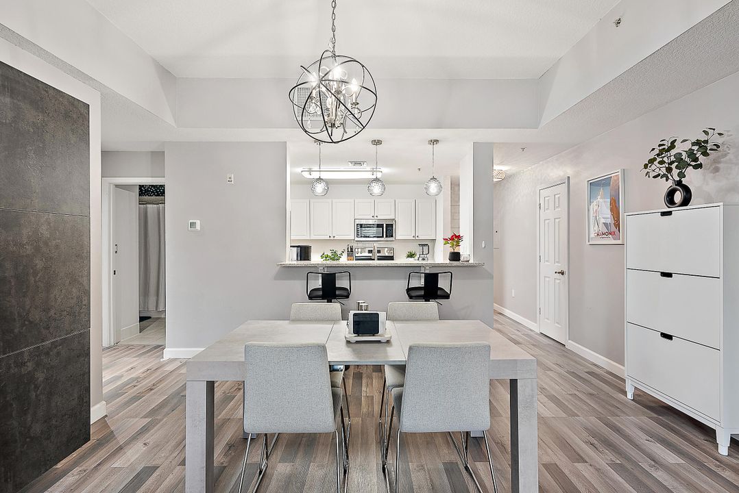 Active With Contract: $375,000 (2 beds, 2 baths, 1131 Square Feet)