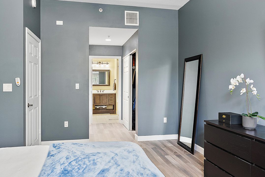 Active With Contract: $375,000 (2 beds, 2 baths, 1131 Square Feet)