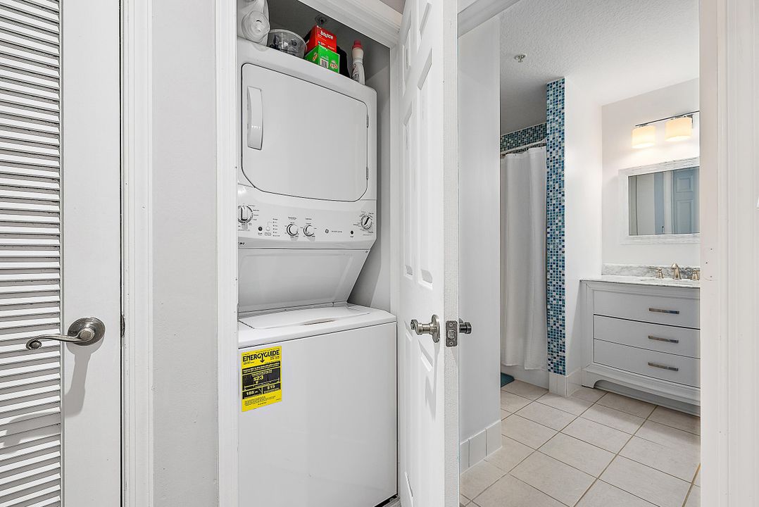 Active With Contract: $375,000 (2 beds, 2 baths, 1131 Square Feet)