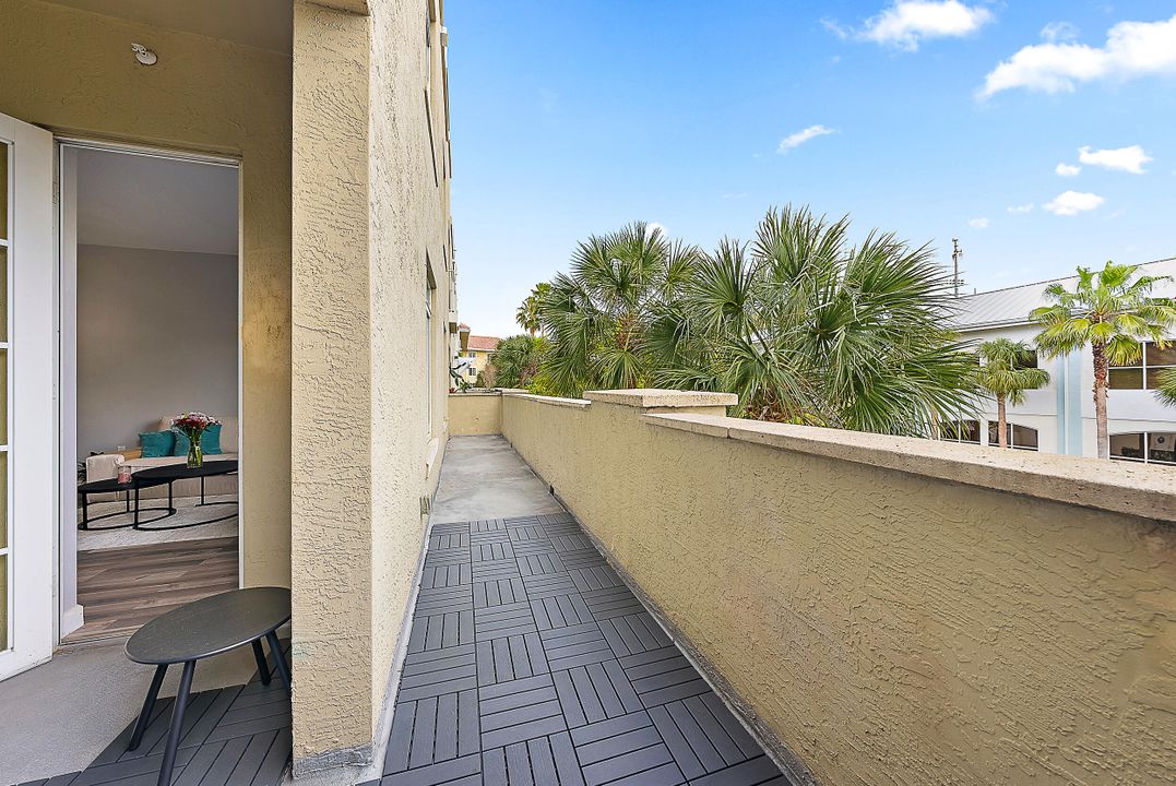 Active With Contract: $375,000 (2 beds, 2 baths, 1131 Square Feet)