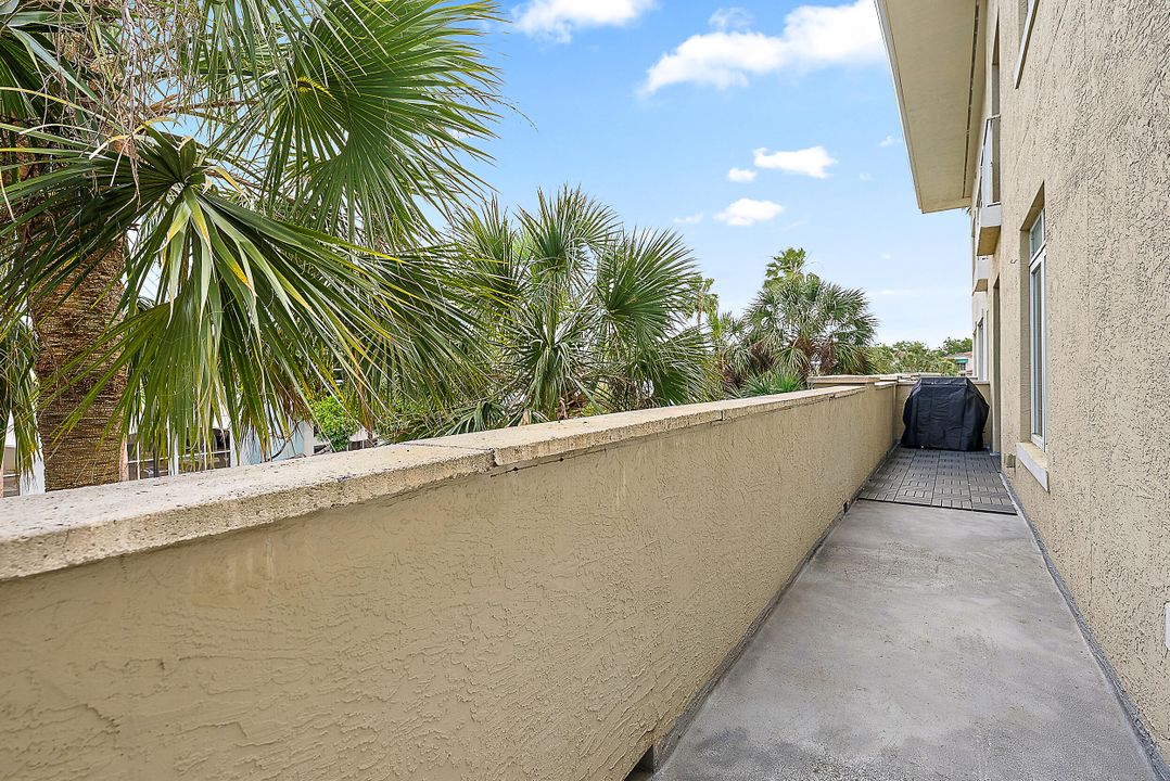 Active With Contract: $375,000 (2 beds, 2 baths, 1131 Square Feet)