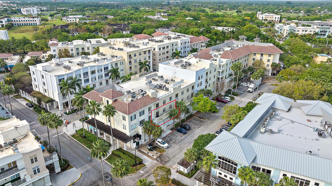 Active With Contract: $375,000 (2 beds, 2 baths, 1131 Square Feet)