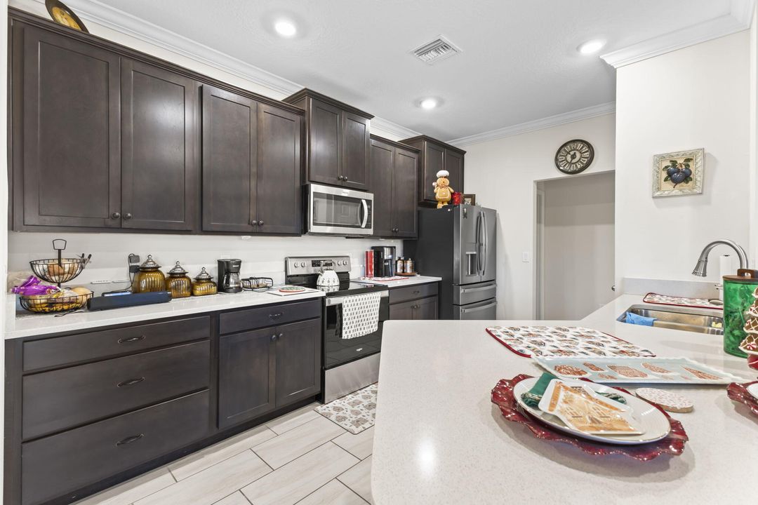 For Sale: $460,000 (4 beds, 2 baths, 2077 Square Feet)