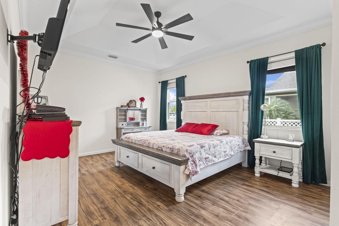 For Sale: $460,000 (4 beds, 2 baths, 2077 Square Feet)