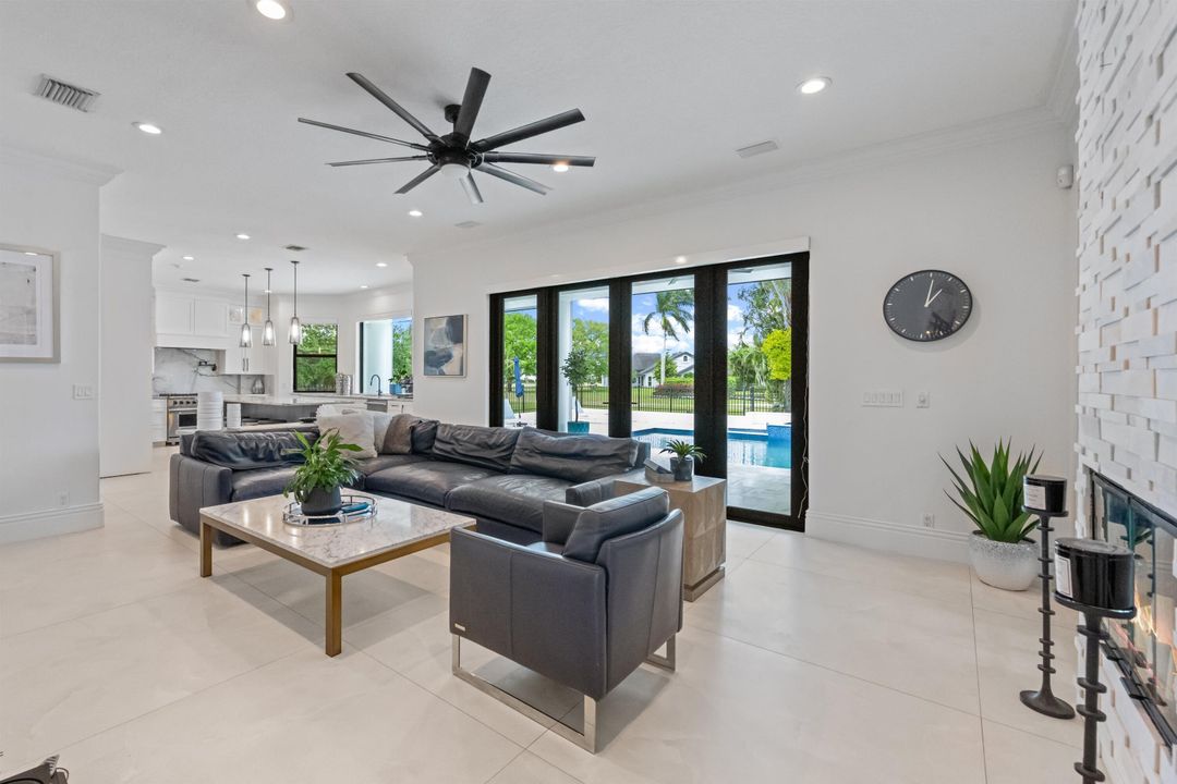 En Venta: $4,999,000 (6 camas, 6 baños, 5127 Pies cuadrados)