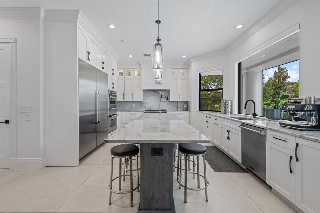 En Venta: $4,999,000 (6 camas, 6 baños, 5127 Pies cuadrados)