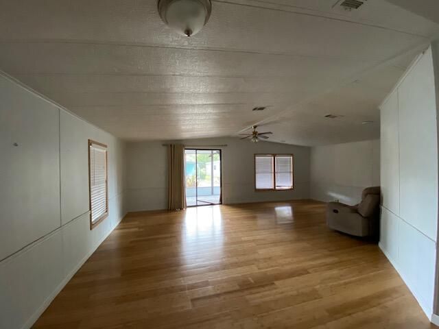 На продажу: $5,000 (2 спален, 1 ванн, 1200 Квадратных фут)