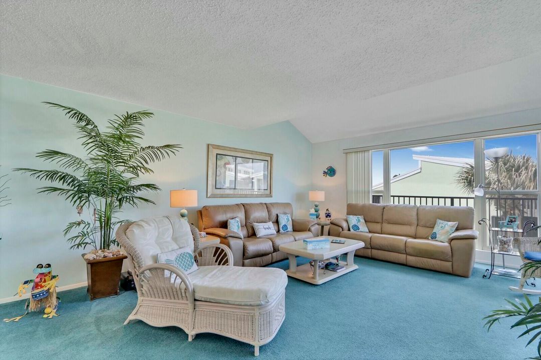 For Rent: $4,900 (2 beds, 2 baths, 1825 Square Feet)